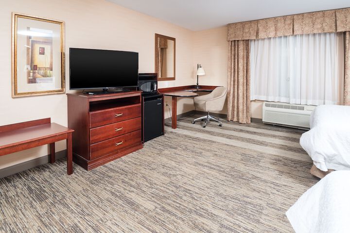 Hampton Inn & Suites Greensburg
