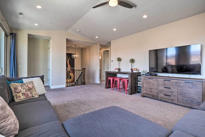 Utah Home w / Pool & Hot Tub Access Mtn Views!