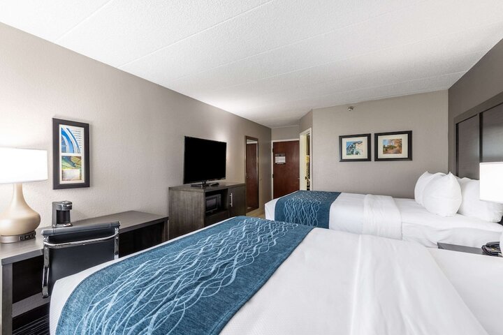 Room 32 of 67