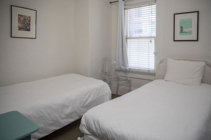 Room 93 of 120