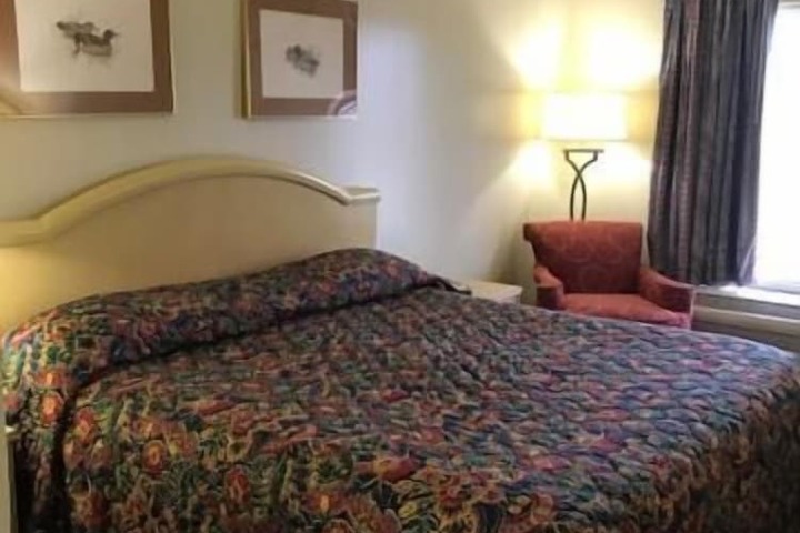 Room 12 of 34
