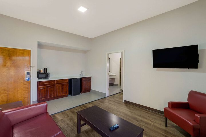 Room 16 of 28