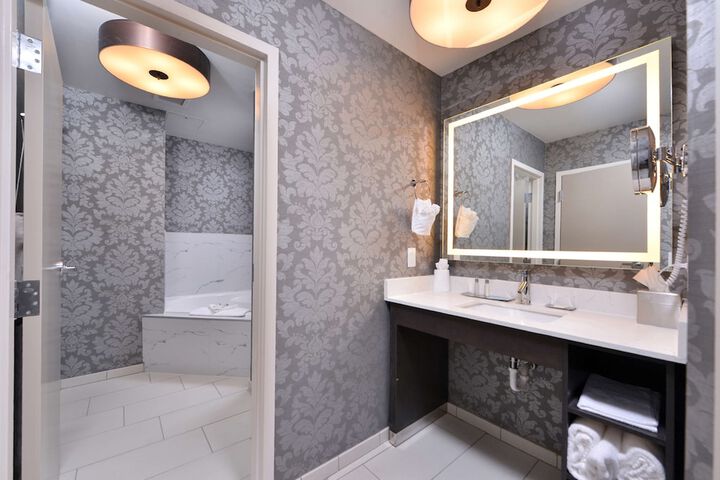DoubleTree by Hilton Utica