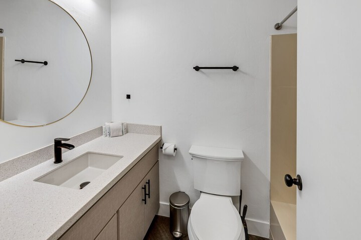 Beautiful Ski-in / ski-out Condo Located on the Eagle Point Resort! 1 Bedroom Condo by RedAwning