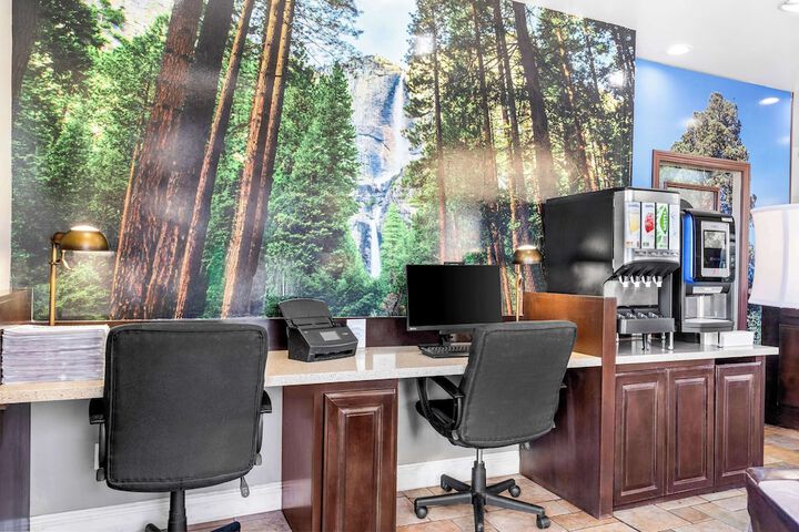 Business Center 33 of 33