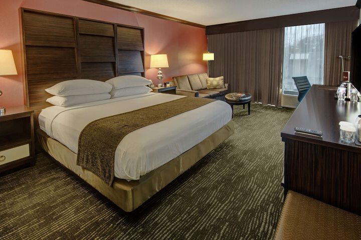 DoubleTree by Hilton Hotel Decatur Riverfront