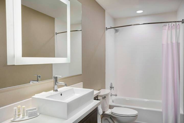 SpringHill Suites by Marriott Milwaukee Downtown