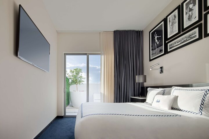 Room 14 of 42