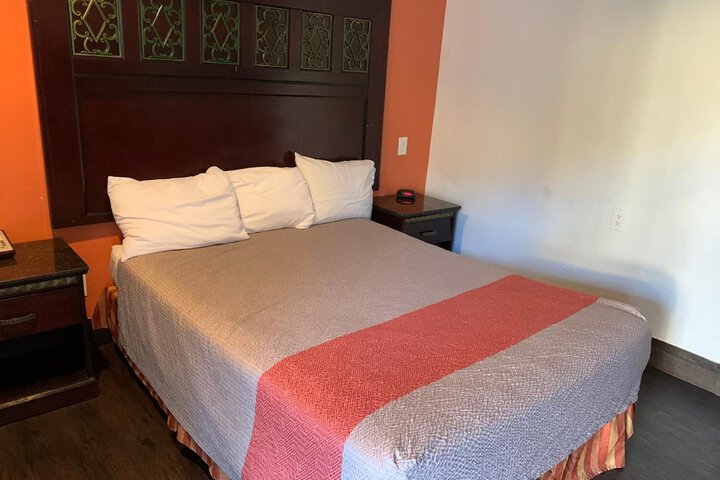 Room 32 of 35