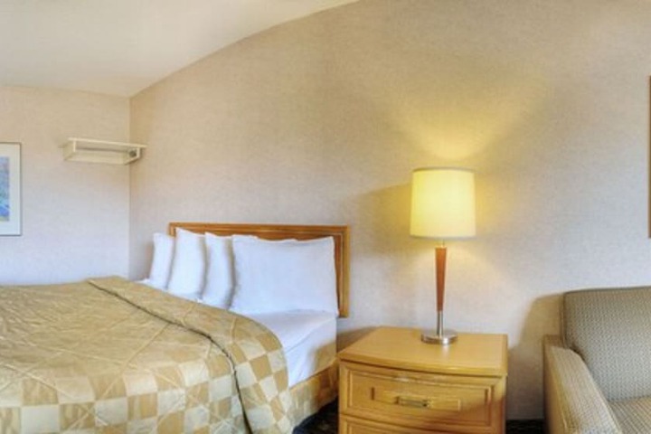 Room 11 of 37