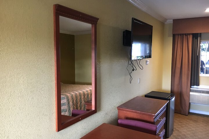 Bellflower Travel Inn