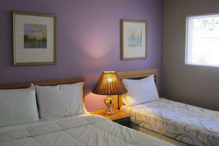 Room 5 of 8