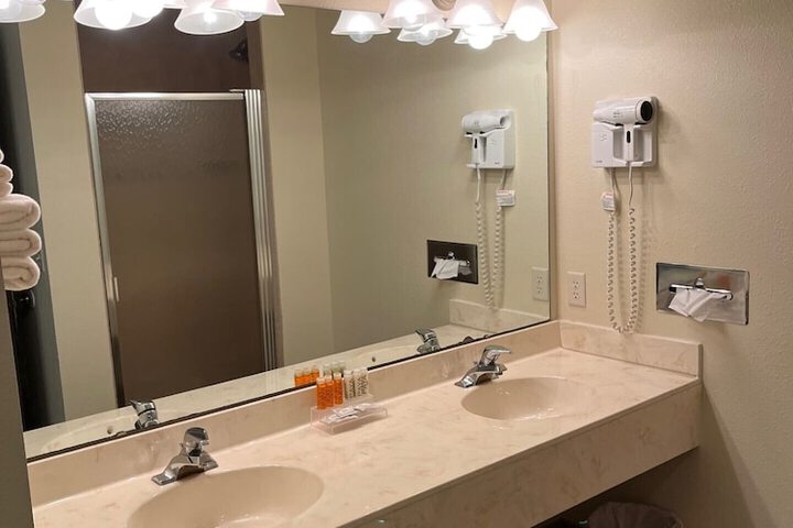 Horseshoe Bay Lodge