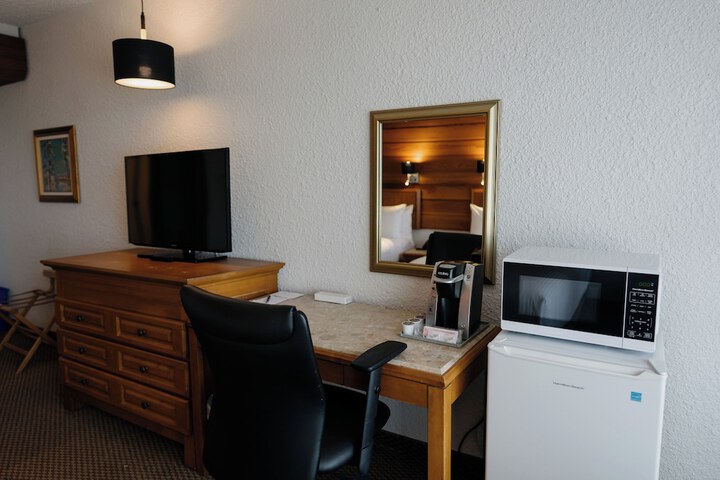 Room 9 of 34