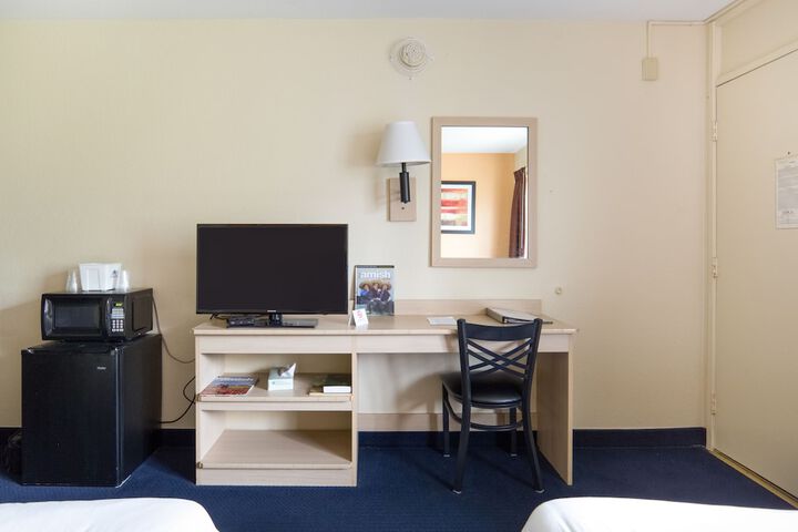 Days Inn by Wyndham New Philadelphia