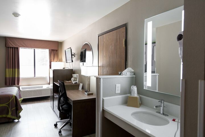 Room 12 of 37