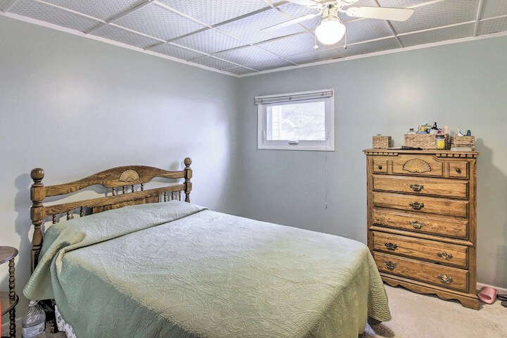 Green Lake Vacation Home w / Screened Porch!