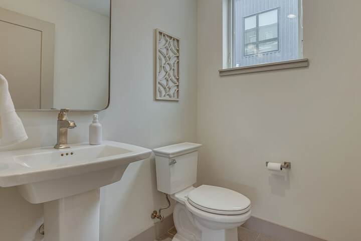 Silverthorne Townhome w / Hot Tub: Walk to Town!