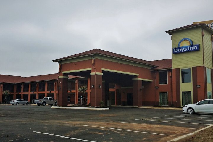 Days Inn by Wyndham Dilley