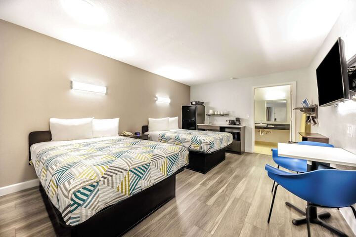 Room 10 of 27