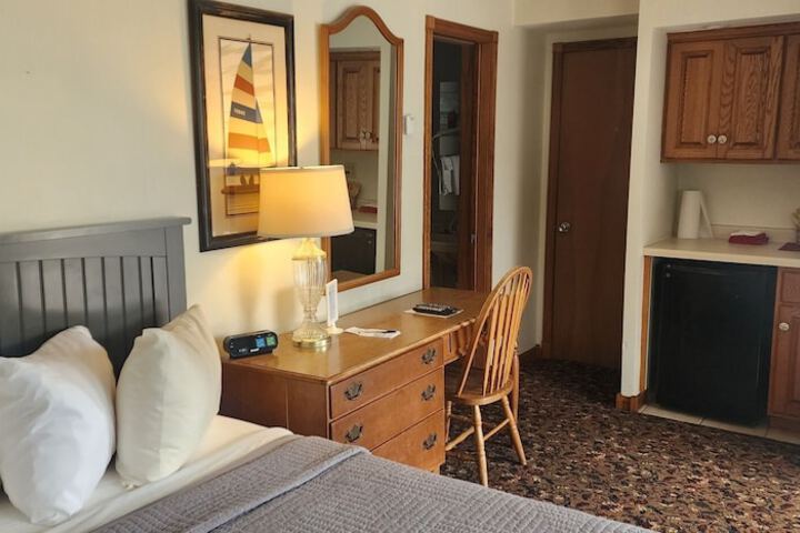 Room 27 of 128