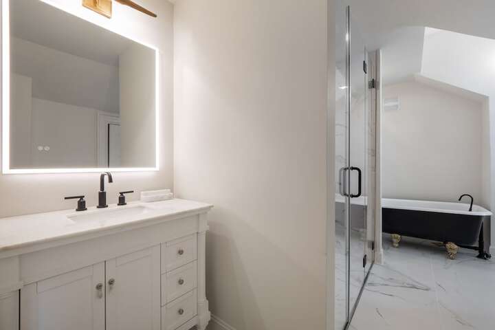 Room 32 of 38