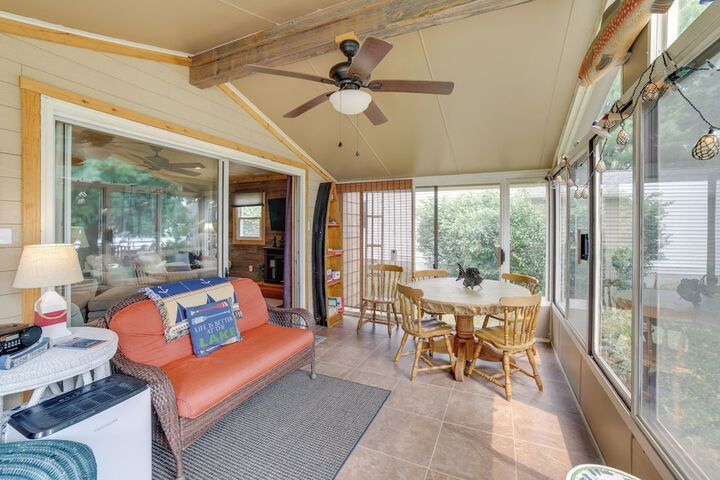 Lakefront Cottage w / Deck Near Indiana Beach!