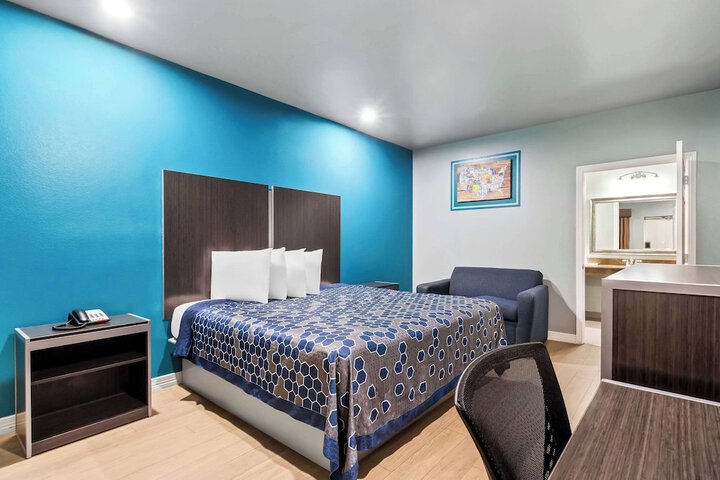 Room 16 of 41