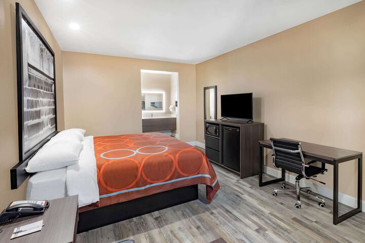 Room 8 of 23