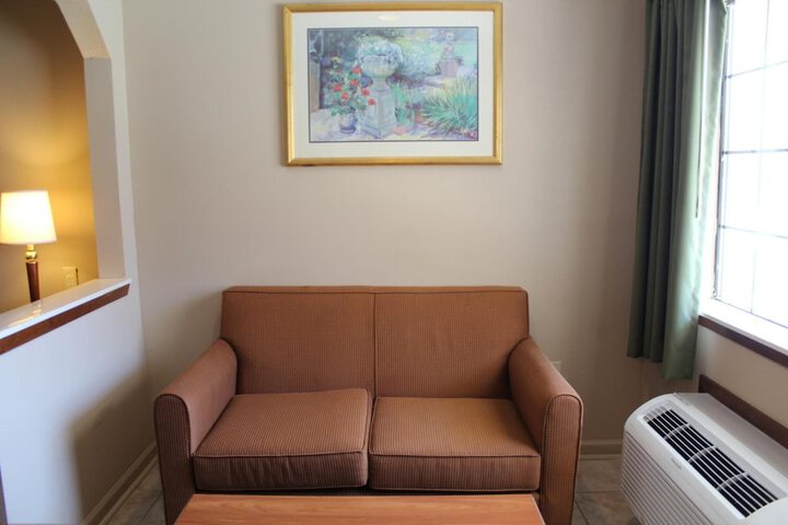 Room 12 of 38
