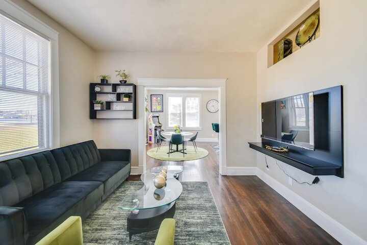 Waterfront Portsmouth Apt: 1 / 2 Mi to Dtwn & Ferry