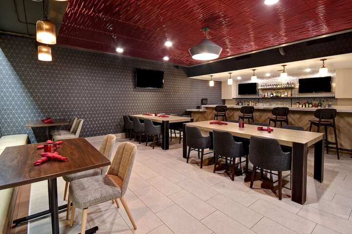 Lounge 62 of 71