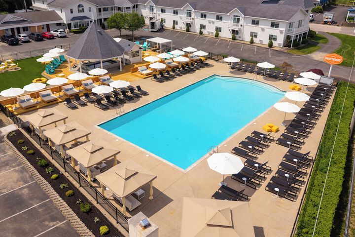 Driftaway Hotel and Pool