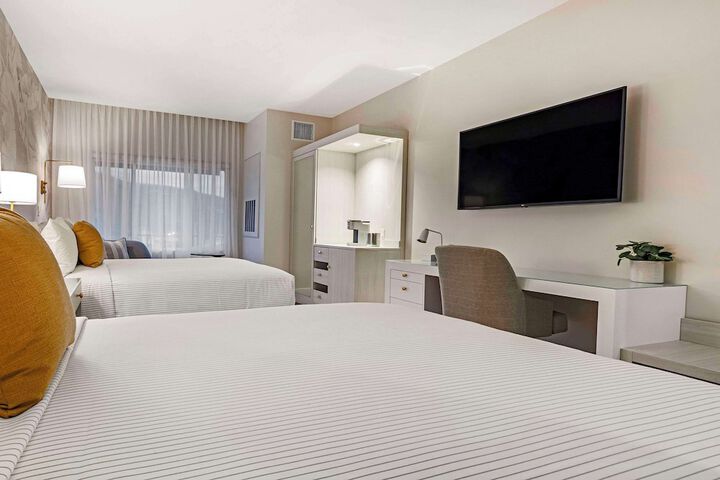 Room 34 of 74