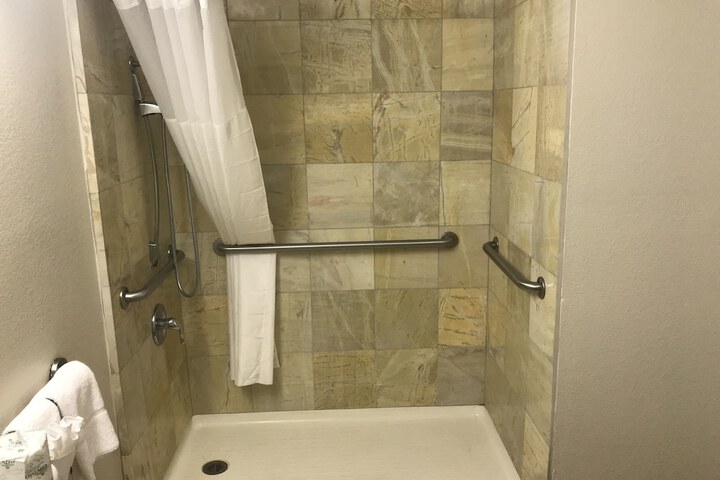 Room 13 of 38