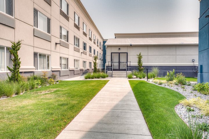 Hotel Exterior 41 of 41