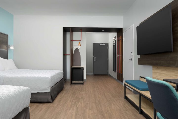 Room 12 of 27