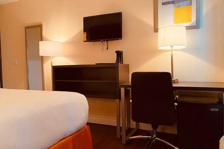 Room 7 of 12