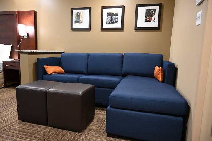 Giles Hotel Inn & Suites