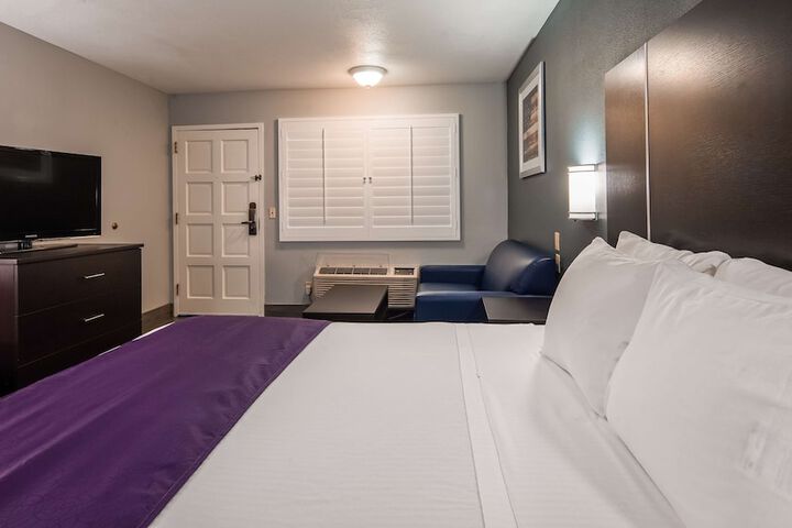 Room 16 of 25