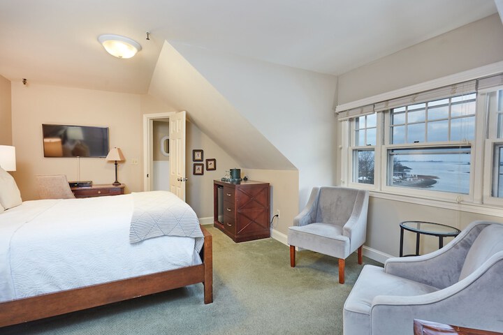 Room 25 of 33