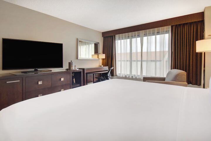 Crowne Plaza Auburn Hills by IHG