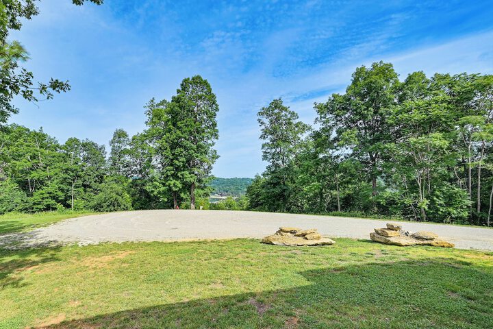 Dale Hollow Cottage w / Covered Porch & Lake Views!