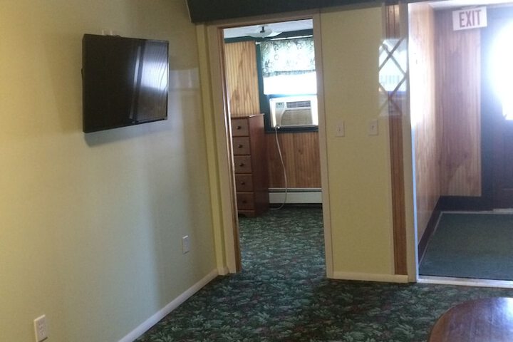 Room 67 of 98