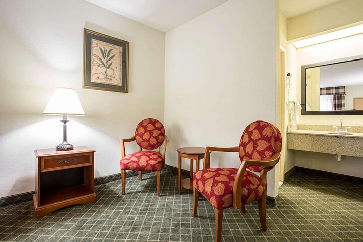 Room 17 of 49