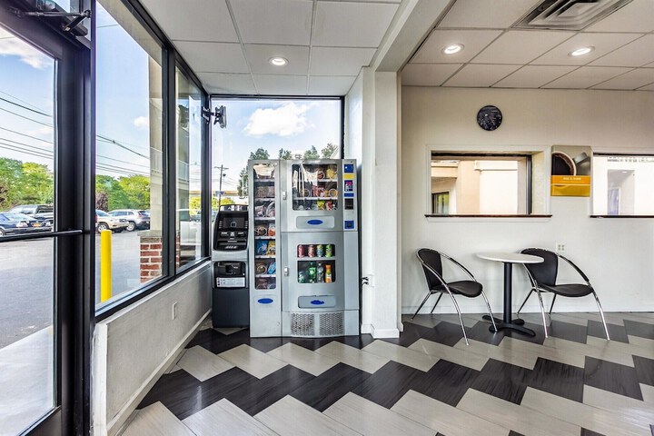 Motel 6 Elizabeth NJ - Newark Liberty Intl Airport