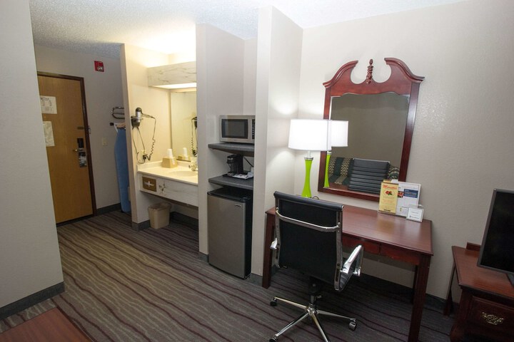 Super 8 by Wyndham Chicago OHare Airport