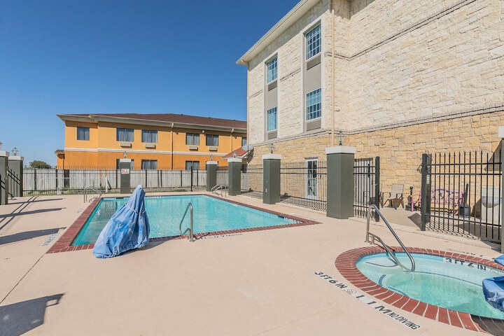 Pool 4 of 41