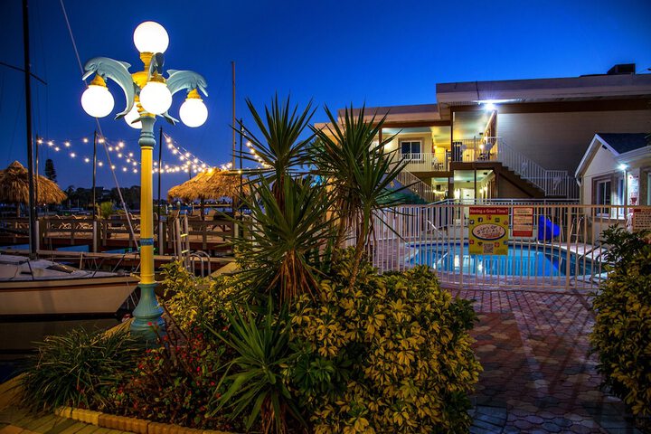 Hotel Exterior 88 of 106