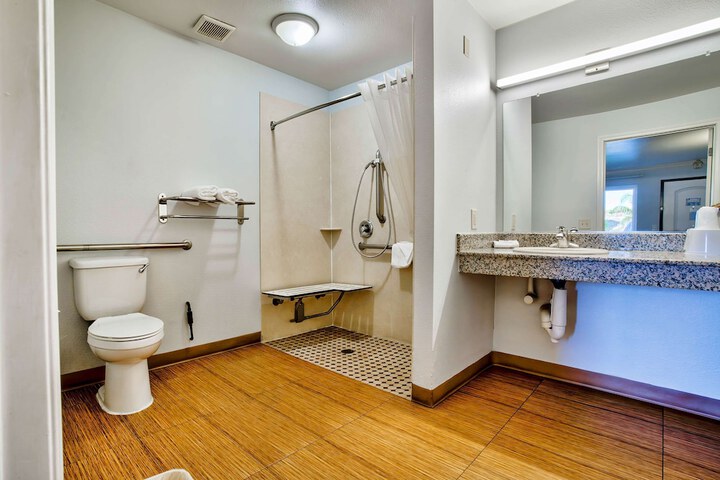 Room 15 of 26